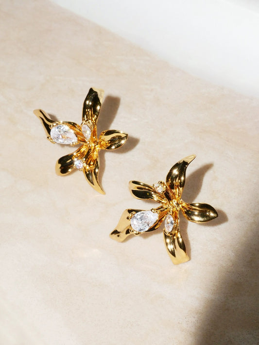 High-end earrings designed with flowers and diamonds, elegant stud earrings for women